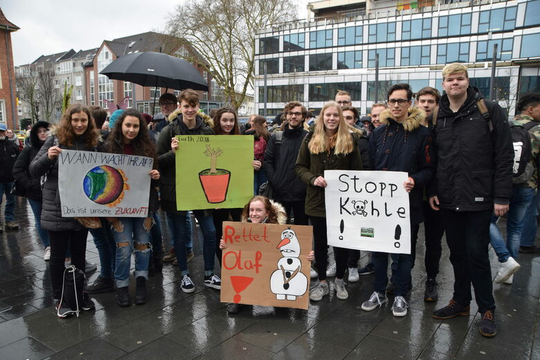 Schüler, Plakate zum Klimaschutz