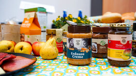 Nahaufnahme verschiedener Fairtrade Lebensmittel