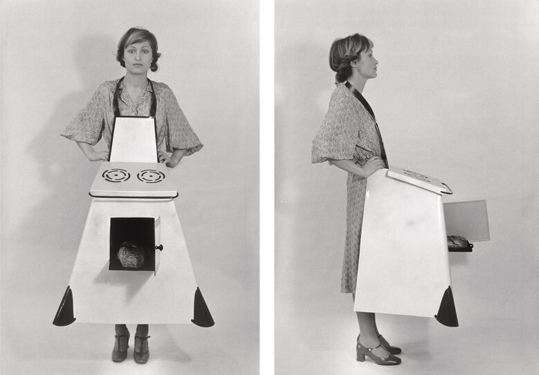 Birgit Jürgenssen, Hausfrauen-Küchenschürze, 1974/2014 │ s/w Fotografien auf Barytpapier